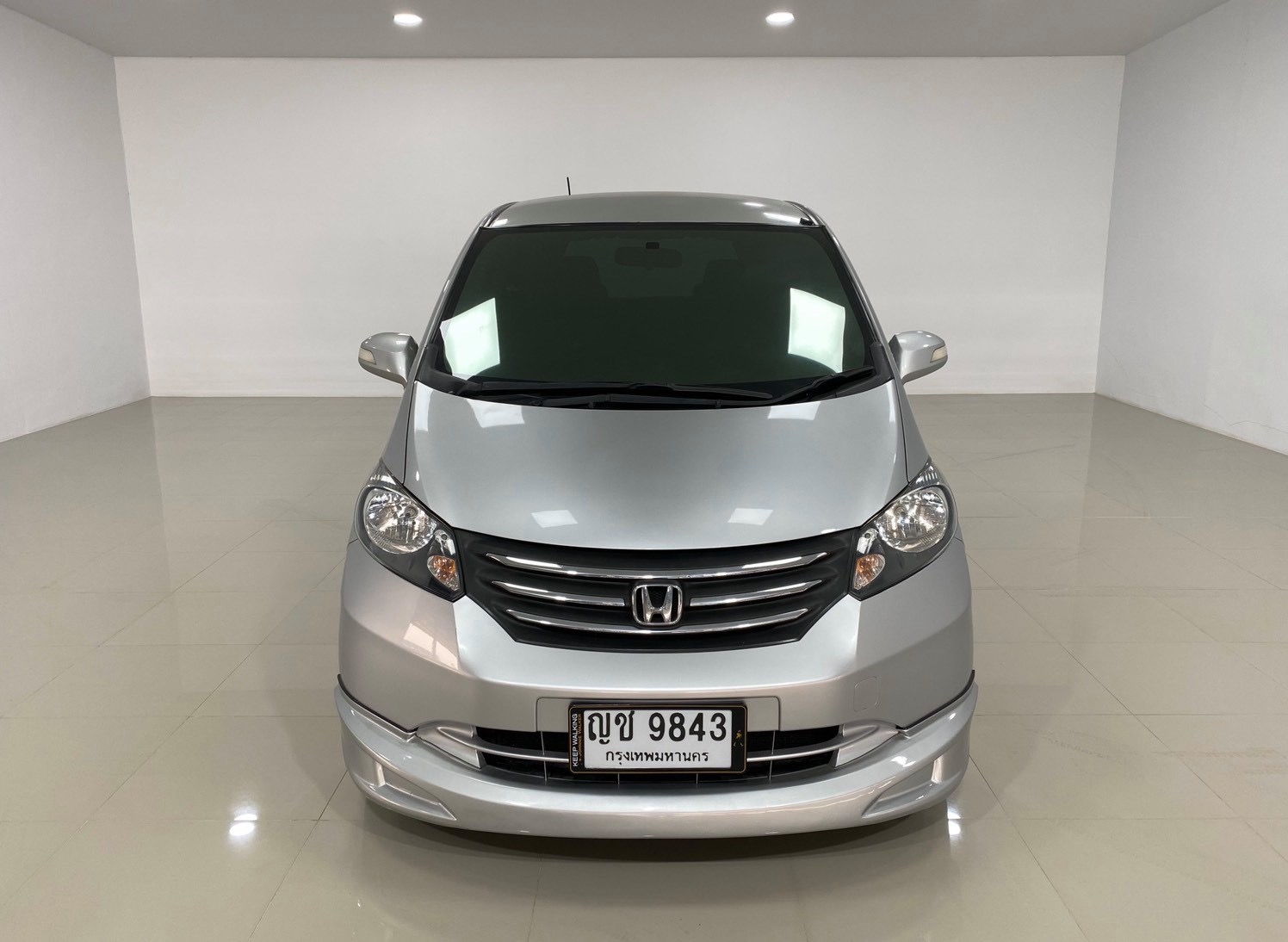 Honda Freed ปี 2011 สีเงิน