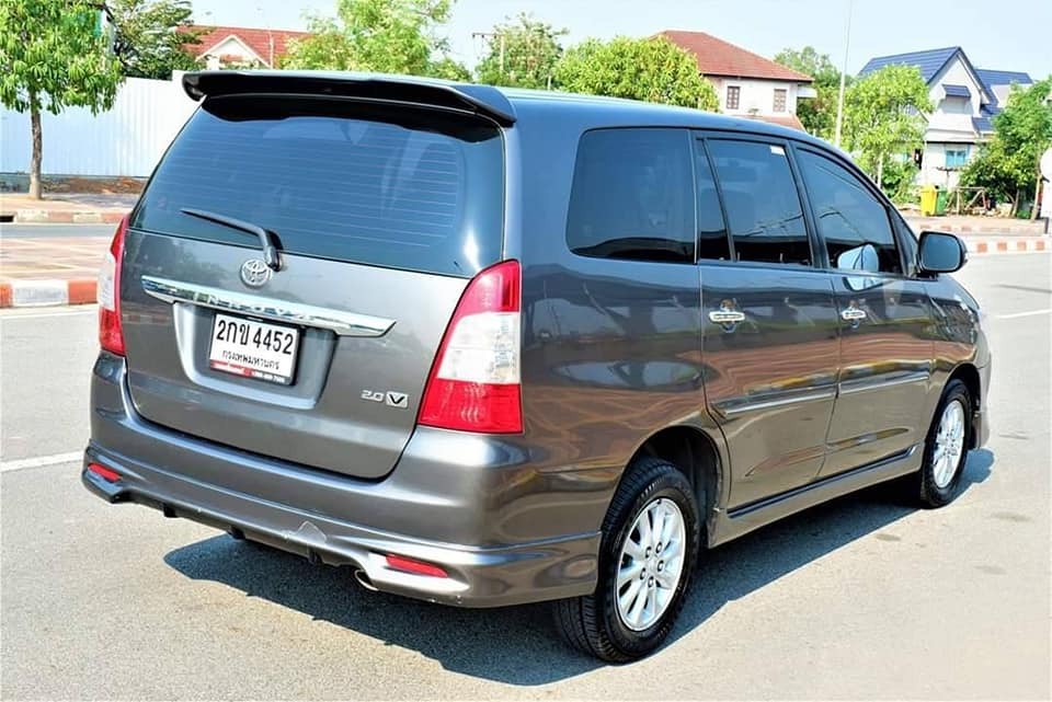 Toyota Innova ปี 2013 สีเทา