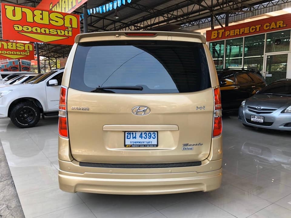 Hyundai H-1 ปี 2011 สีทอง