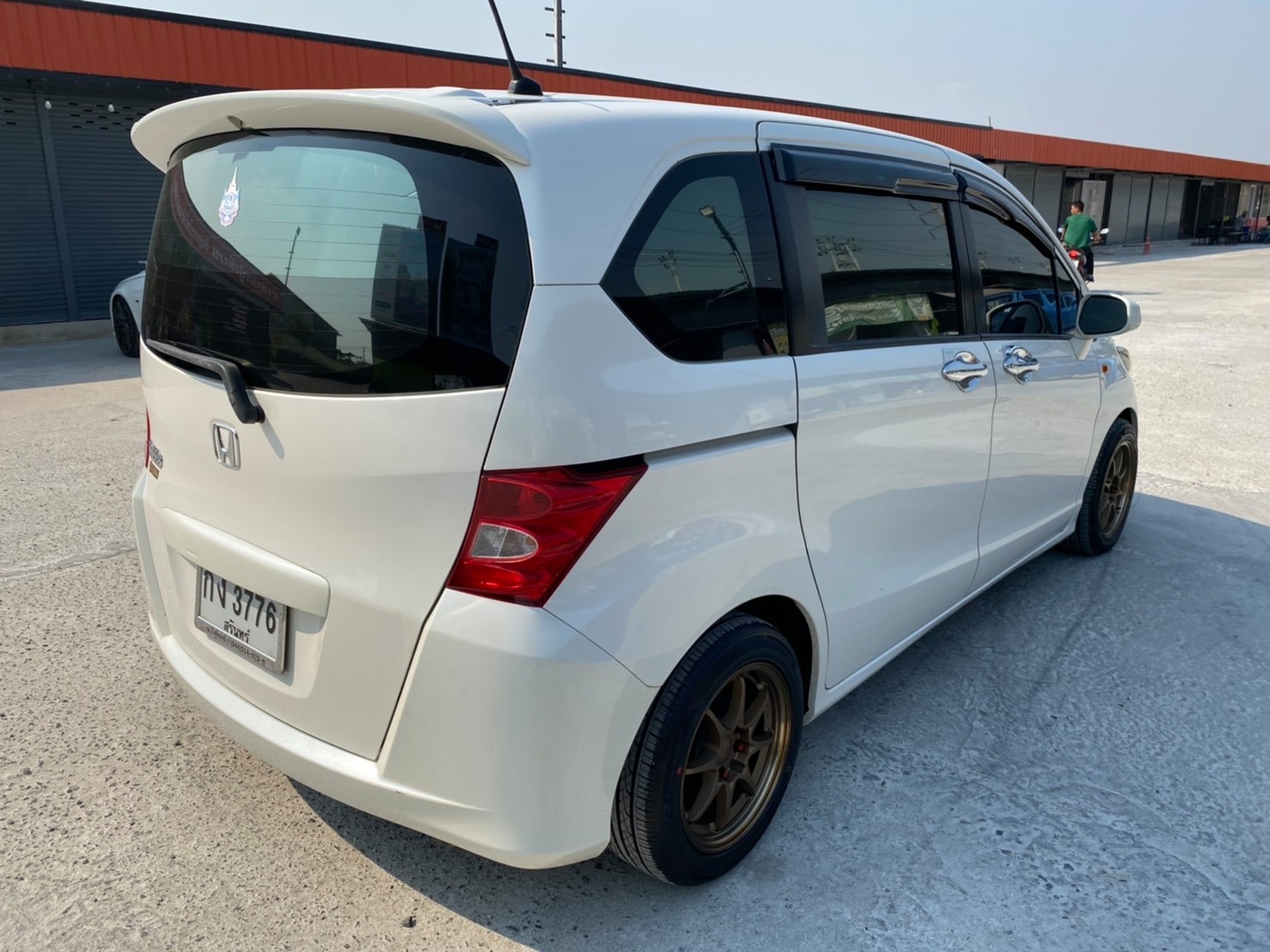 Honda Freed ปี 2010 สีขาว