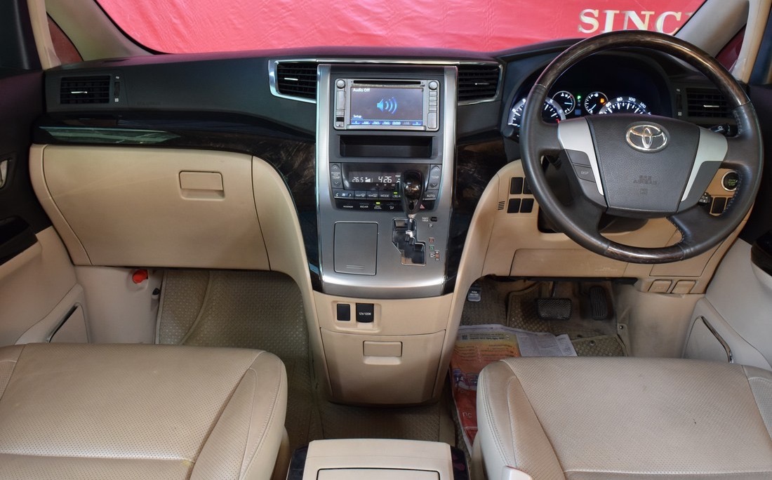 Toyota Alphard ปี 2013 สีขาว