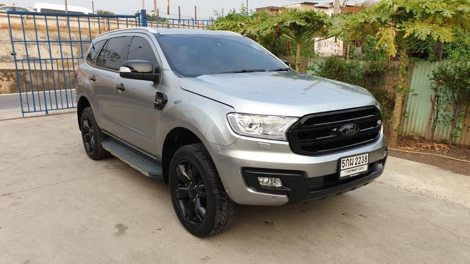 Ford Everest ปี 2016 สีเงิน