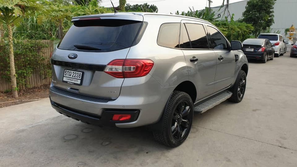 Ford Everest ปี 2016 สีเงิน