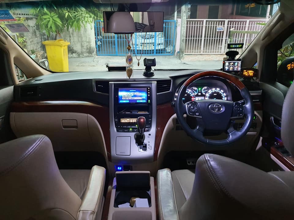 Toyota Alphard ปี 2010 สีขาว