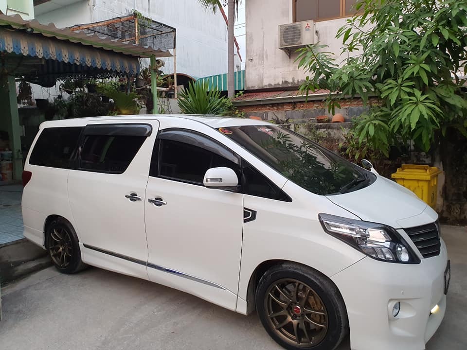 Toyota Alphard ปี 2010 สีขาว