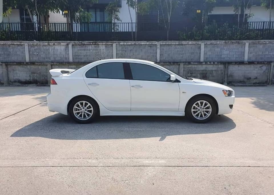 Mitsubishi Lancer EX ปี 2011 สีขาว