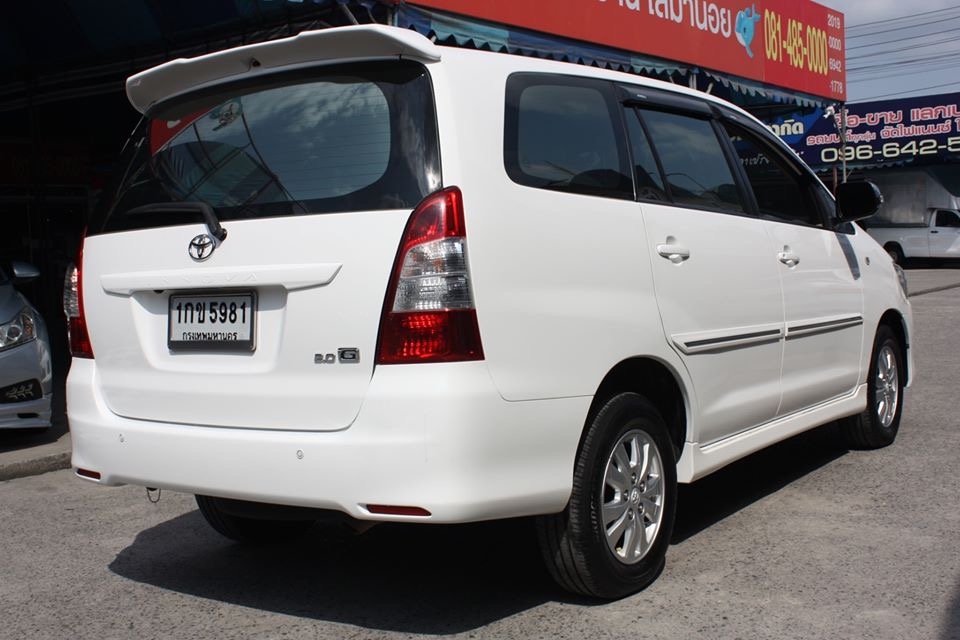 Toyota Innova ปี 2012 สีขาว