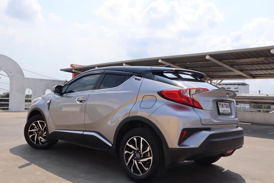 Toyota C-HR ปี 2018 สีเงิน