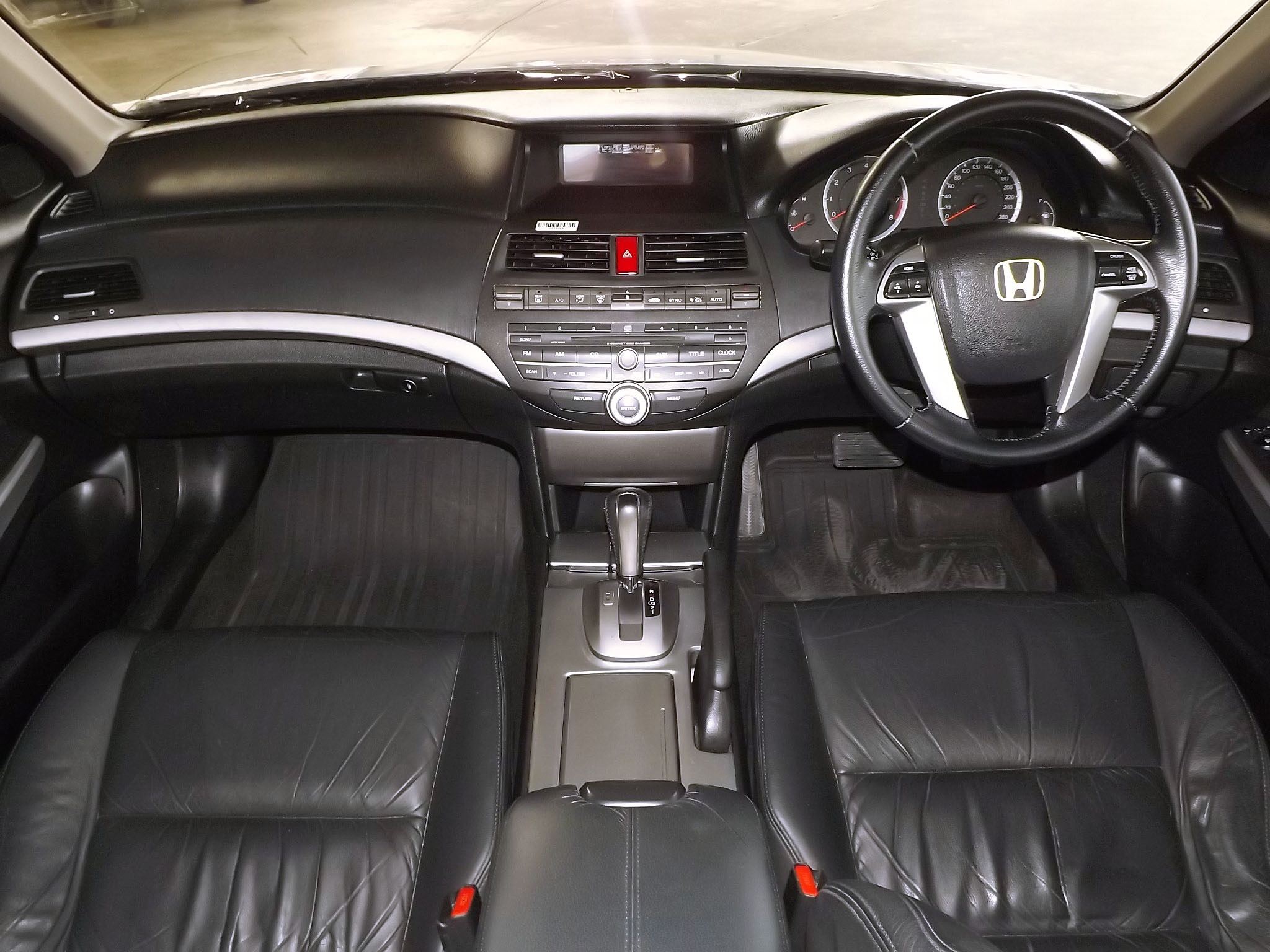 Honda Accord Gen 8 ปี 2010 สีขาว