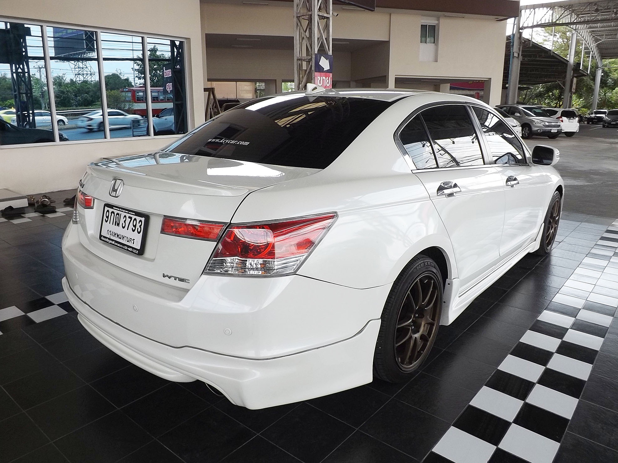 Honda Accord Gen 8 ปี 2010 สีขาว