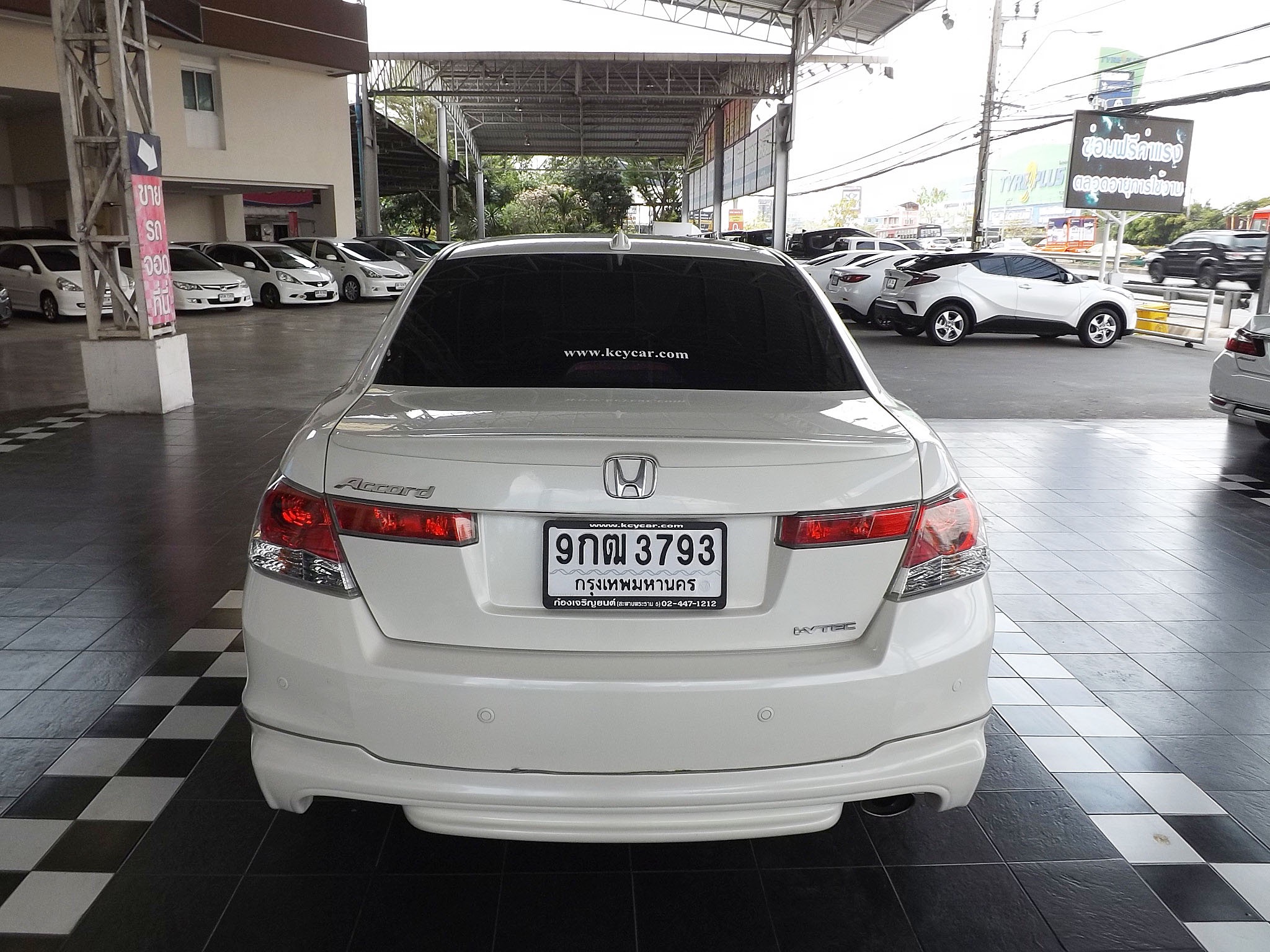 Honda Accord Gen 8 ปี 2010 สีขาว