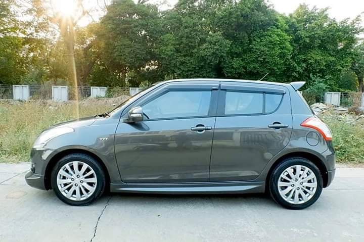 Suzuki Swift ปี 2012 สีเทา