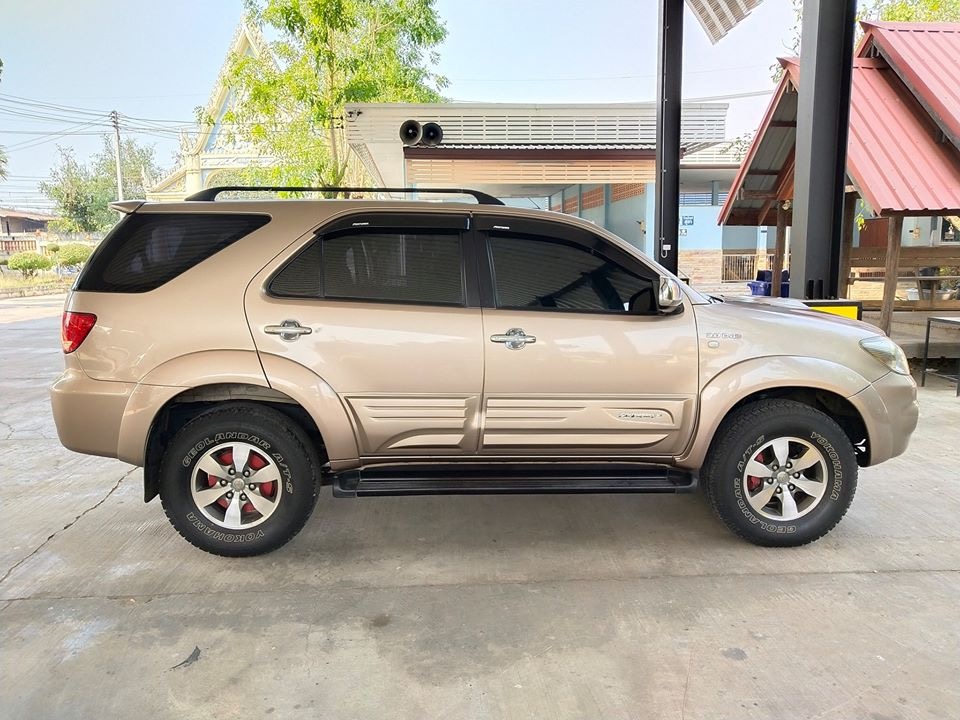 Toyota Fortuner ปี 2006 สีทอง