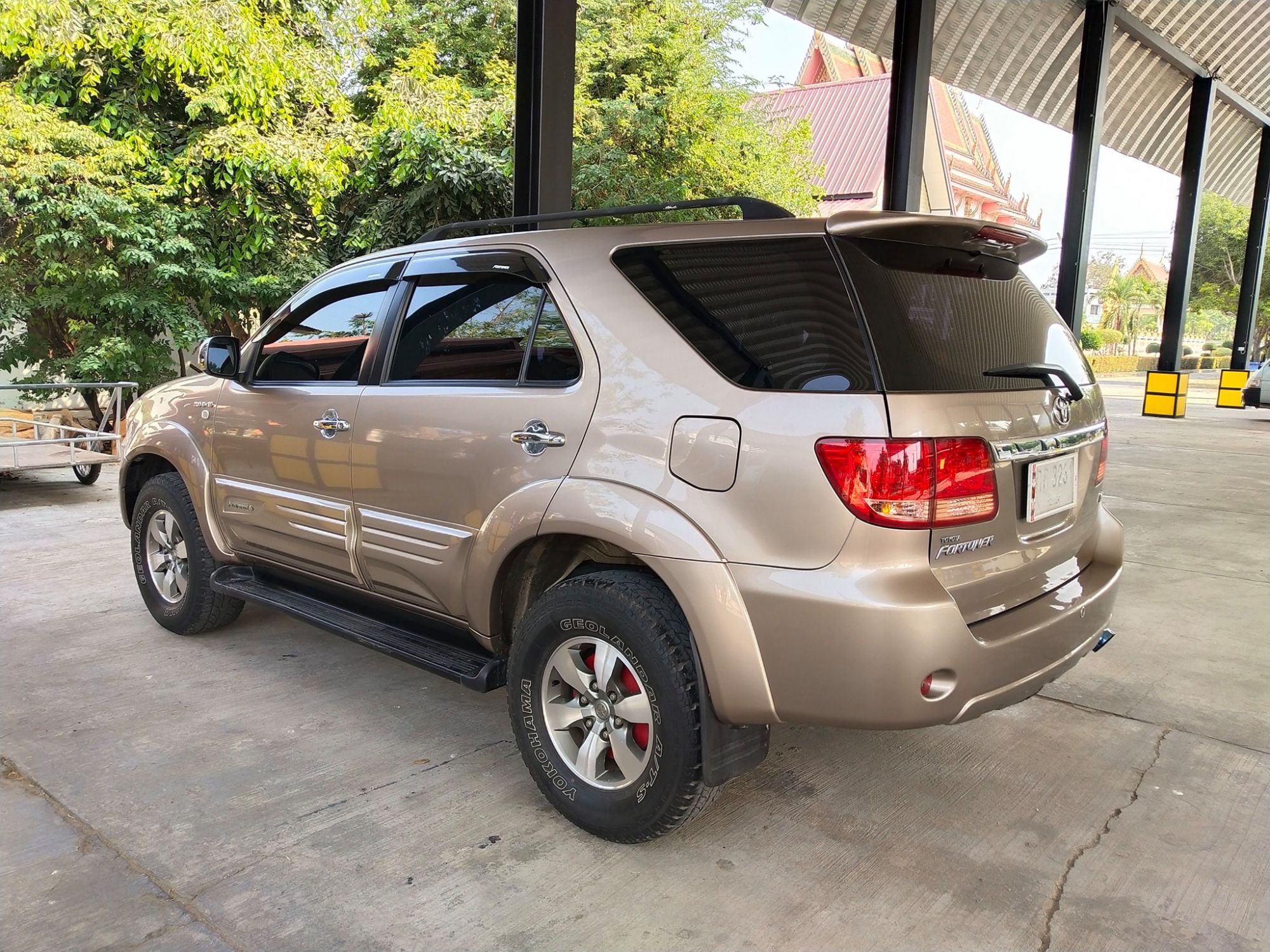 Toyota Fortuner ปี 2006 สีทอง