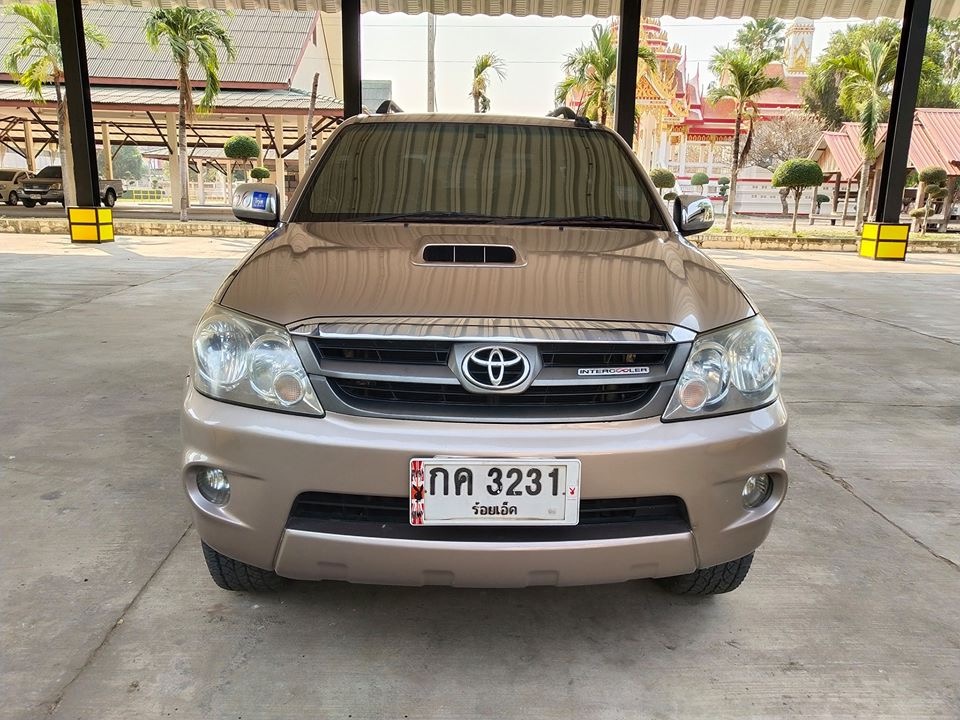 Toyota Fortuner ปี 2006 สีทอง