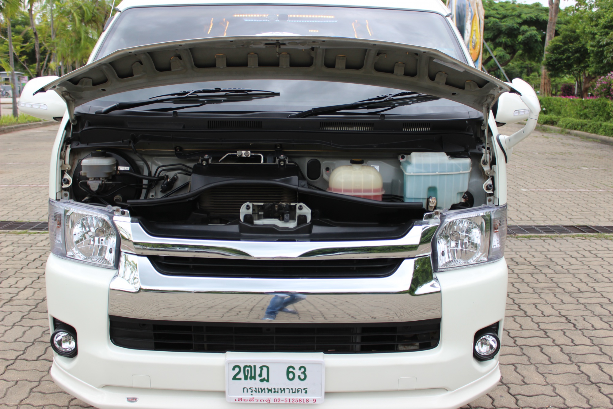 Toyota HiAce Commuter ปี 2015สีขาว