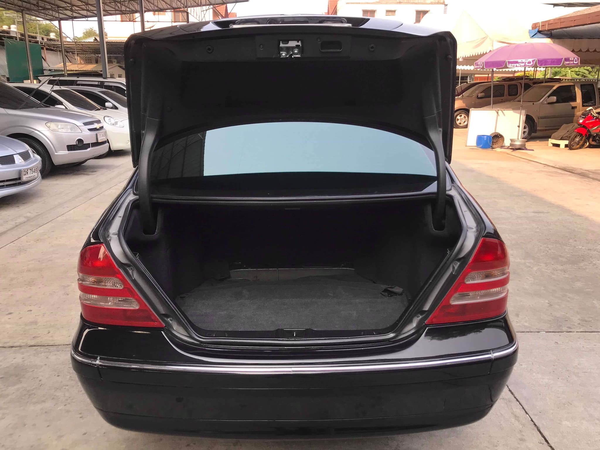 Mercedes-Benz C-Class W203 C180 สีดำ