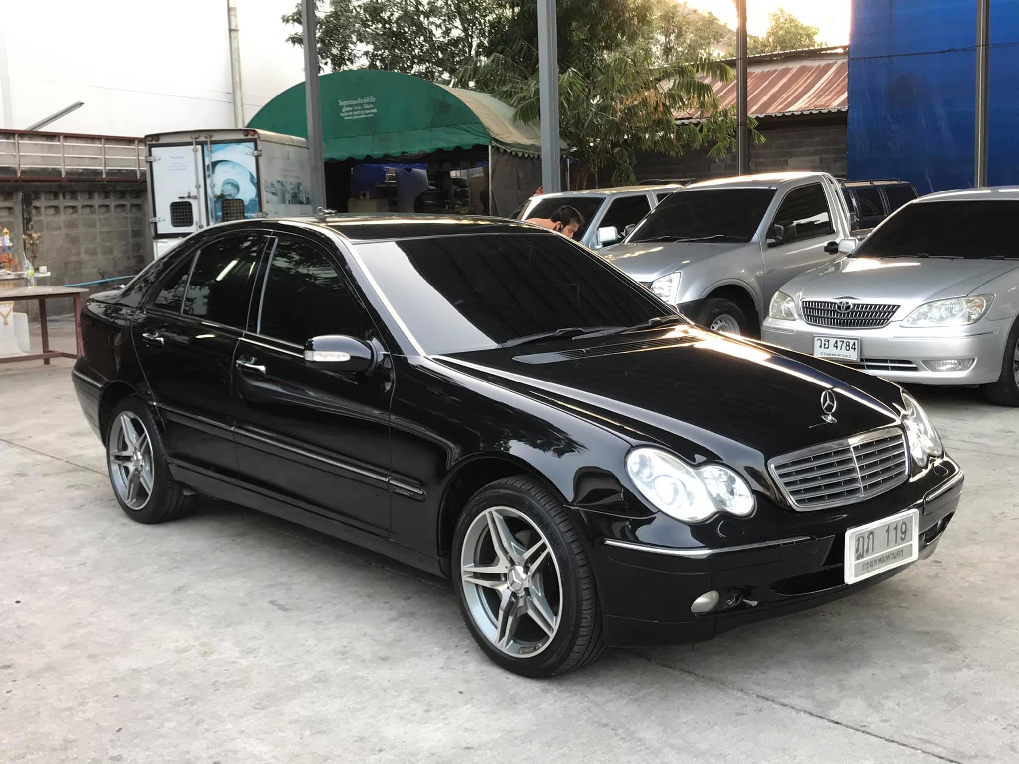 Mercedes-Benz C-Class W203 C180 สีดำ