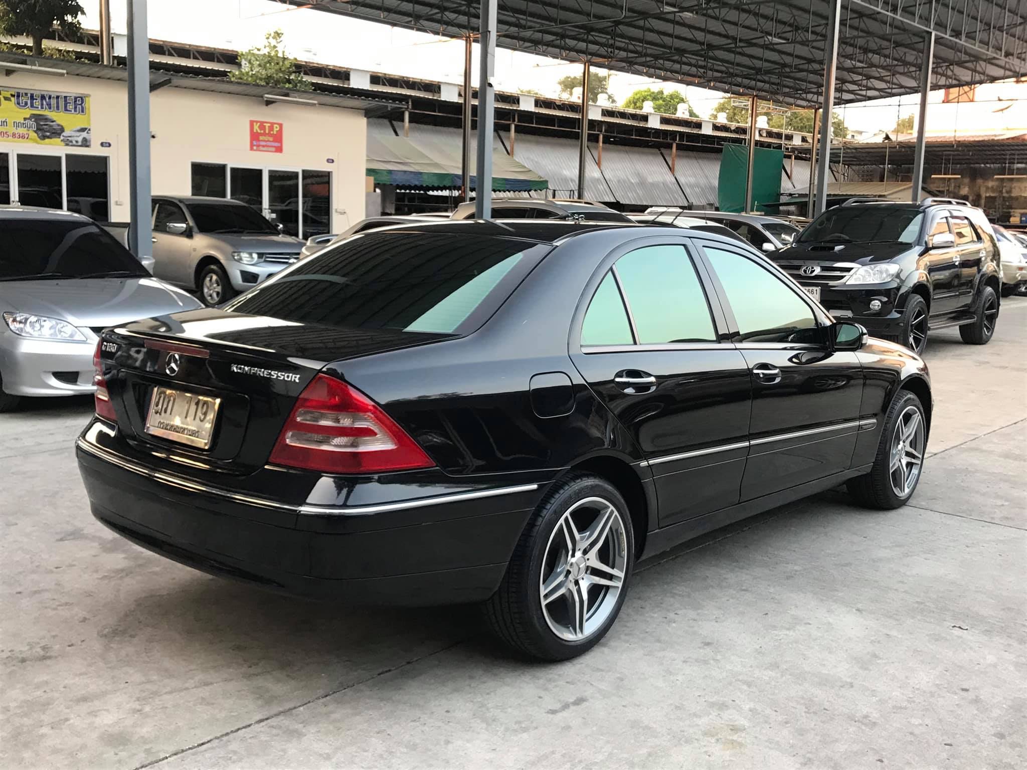 Mercedes-Benz C-Class W203 C180 สีดำ