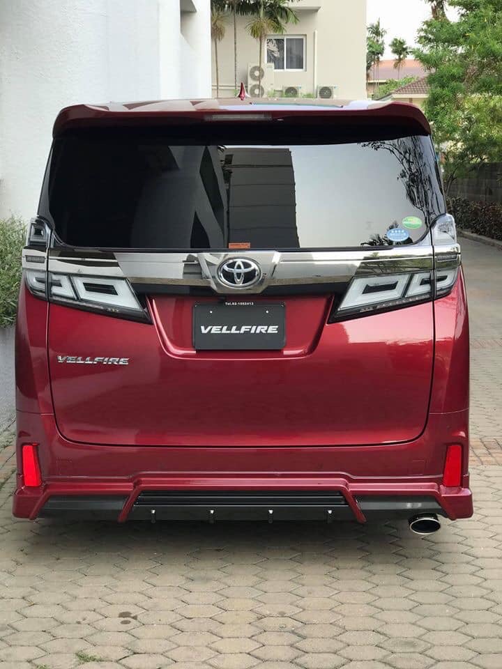 Toyota Vellfire ปี 2018 สีแดง