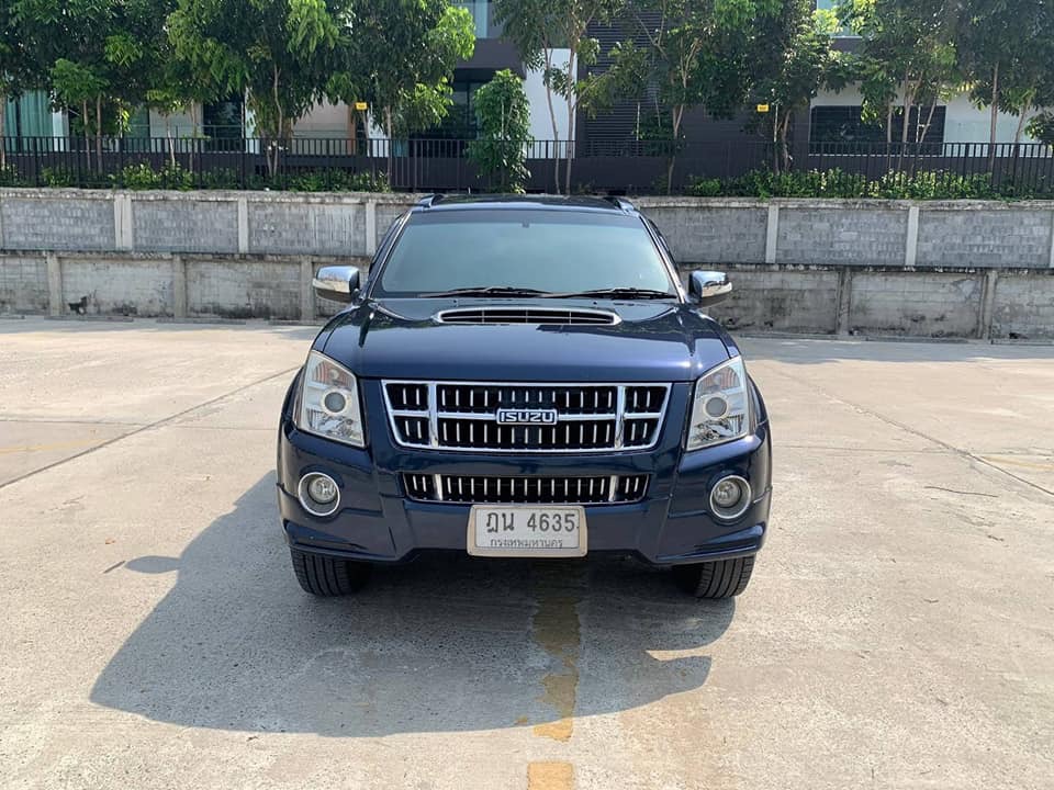 Isuzu MU-7 ปี 2010 สีน้ำเงิน