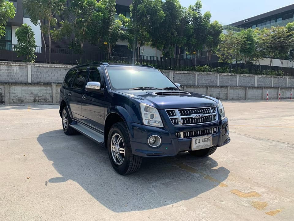 Isuzu MU-7 ปี 2010 สีน้ำเงิน