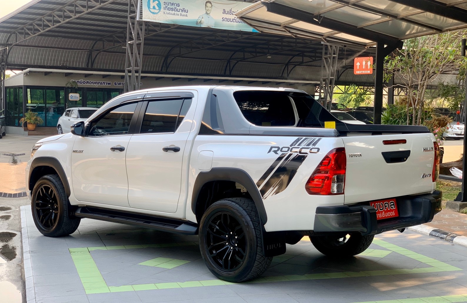 Toyota Hilux Revo Prerunner (4 ประตู) ปี 2019 สีขาว