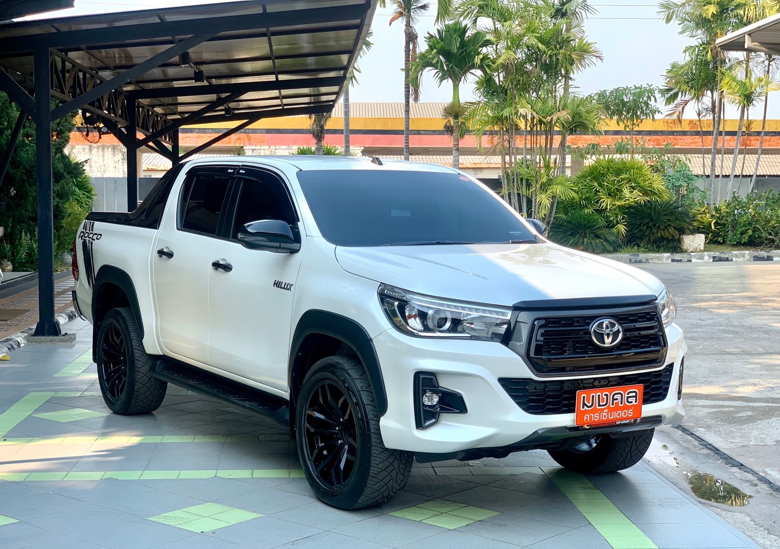 Toyota Hilux Revo Prerunner (4 ประตู) ปี 2019 สีขาว