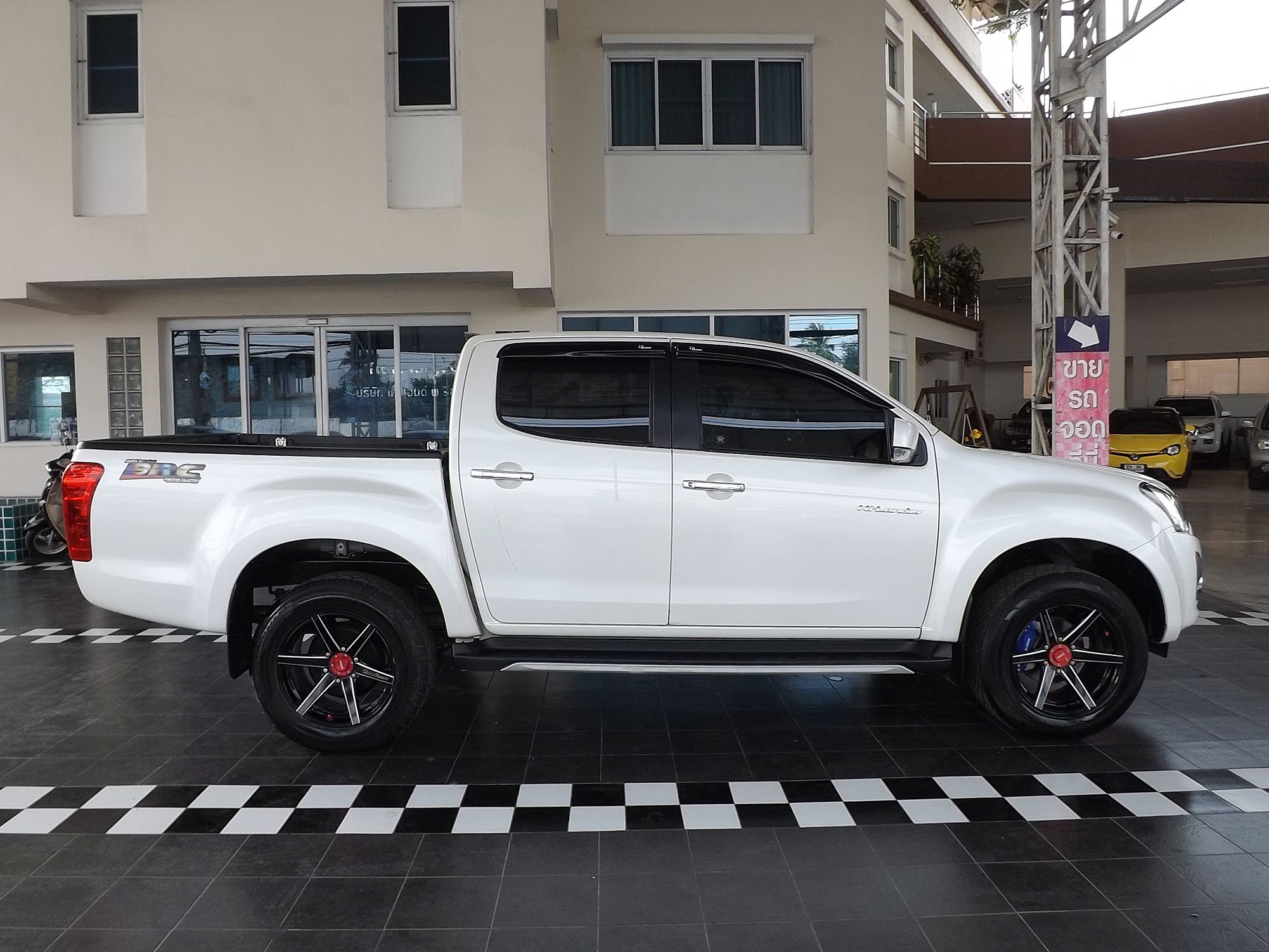 Isuzu D-Max Hi-Lander (Cab) ปี 2018 สีขาว