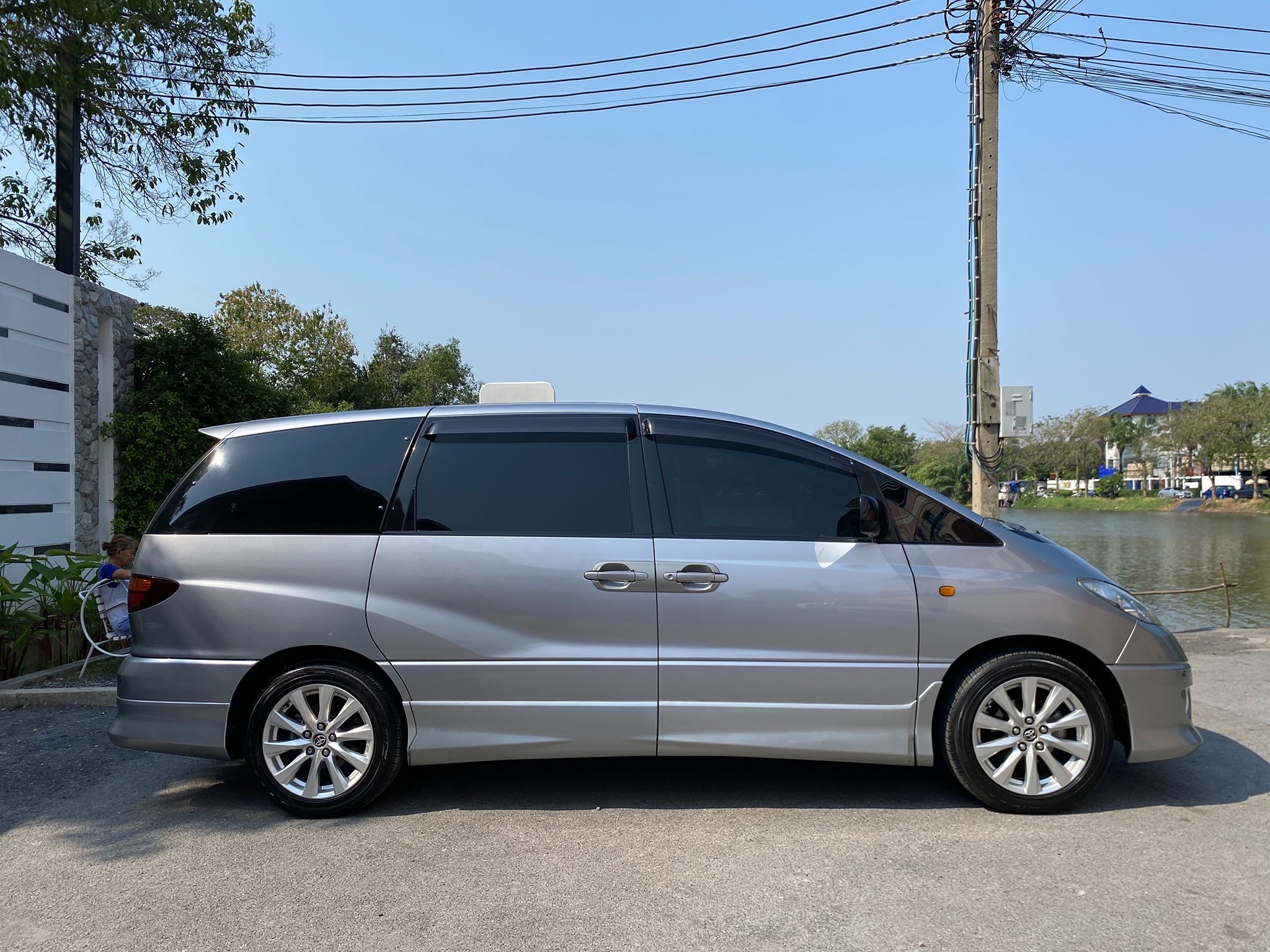 Toyota Estima ปี 2001 สีเงิน