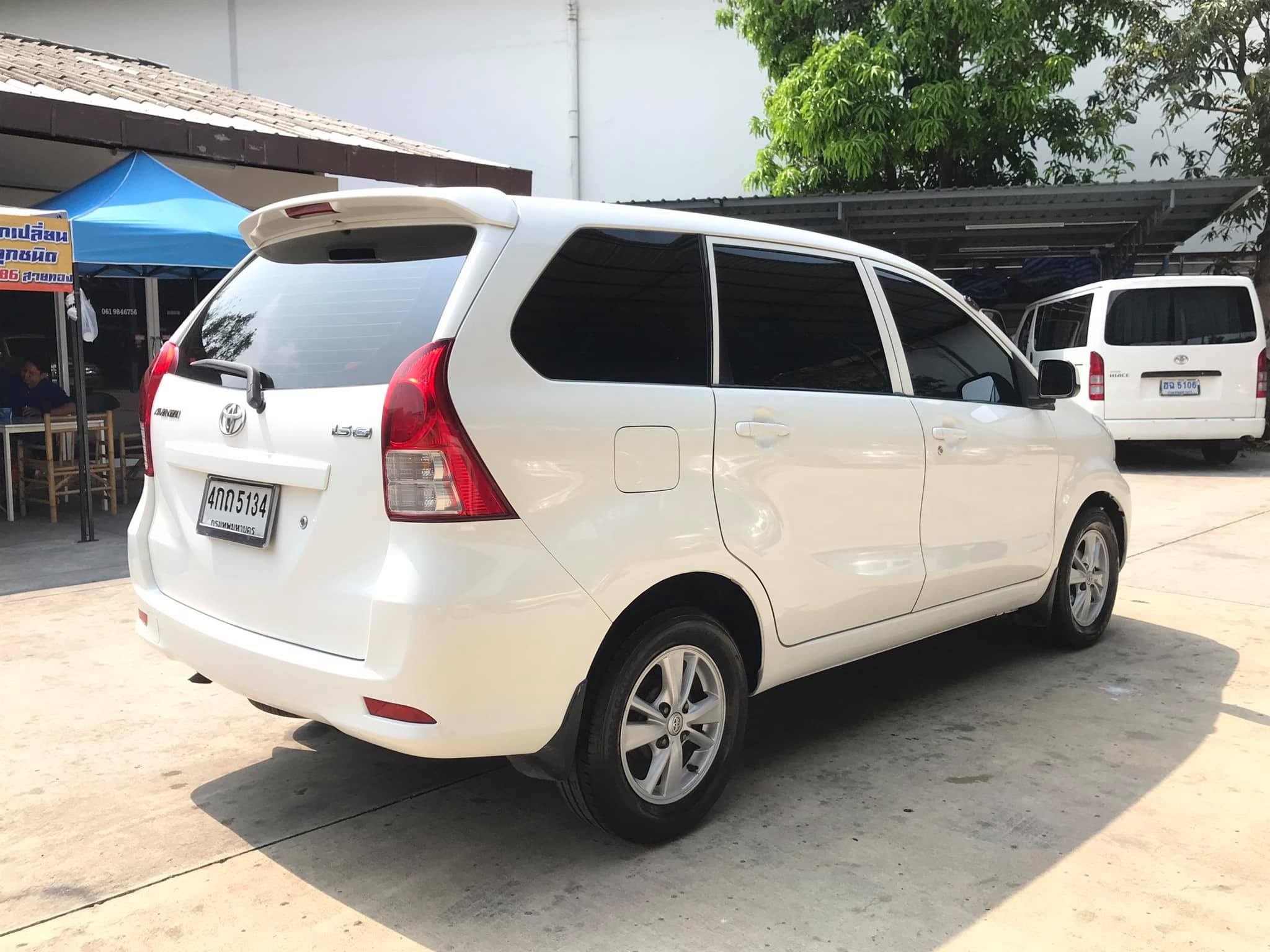 Toyota Avanza ปี 2013 สีขาว