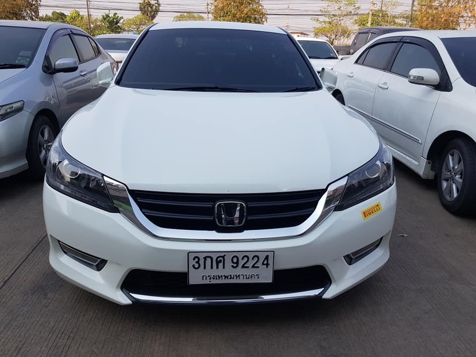 Honda Accord Gen 9 ปี 2013 สีขาว