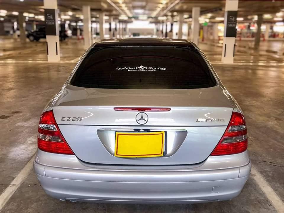 Mercedes-Benz E-Class W211 E220 ปี 2003 สีเทา