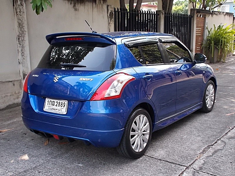 Suzuki Swift ปี 2012 สีน้ำเงิน