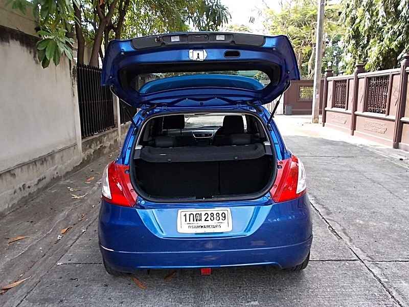 Suzuki Swift ปี 2012 สีน้ำเงิน