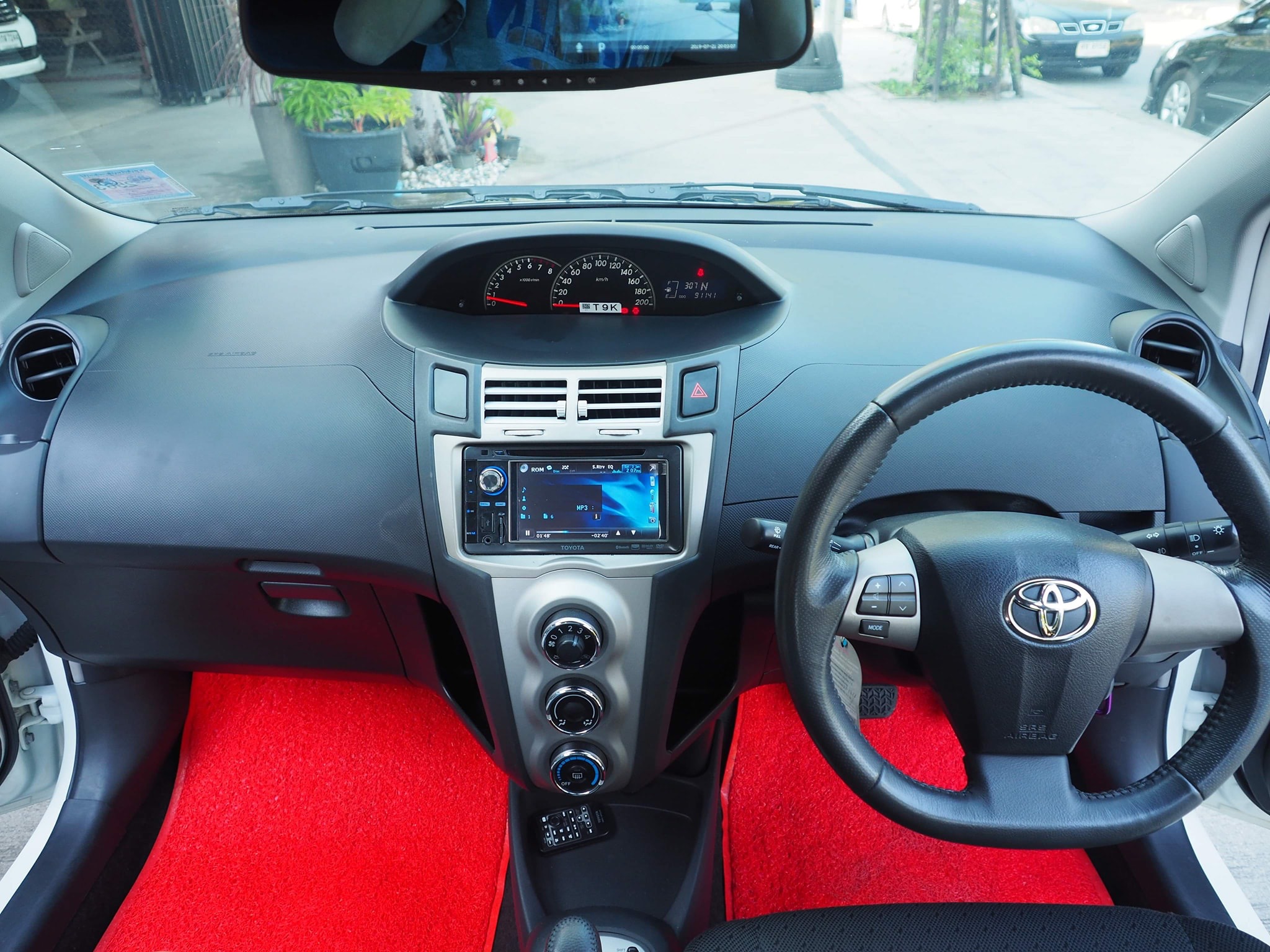 Toyota Yaris ปี 2013 สีขาว