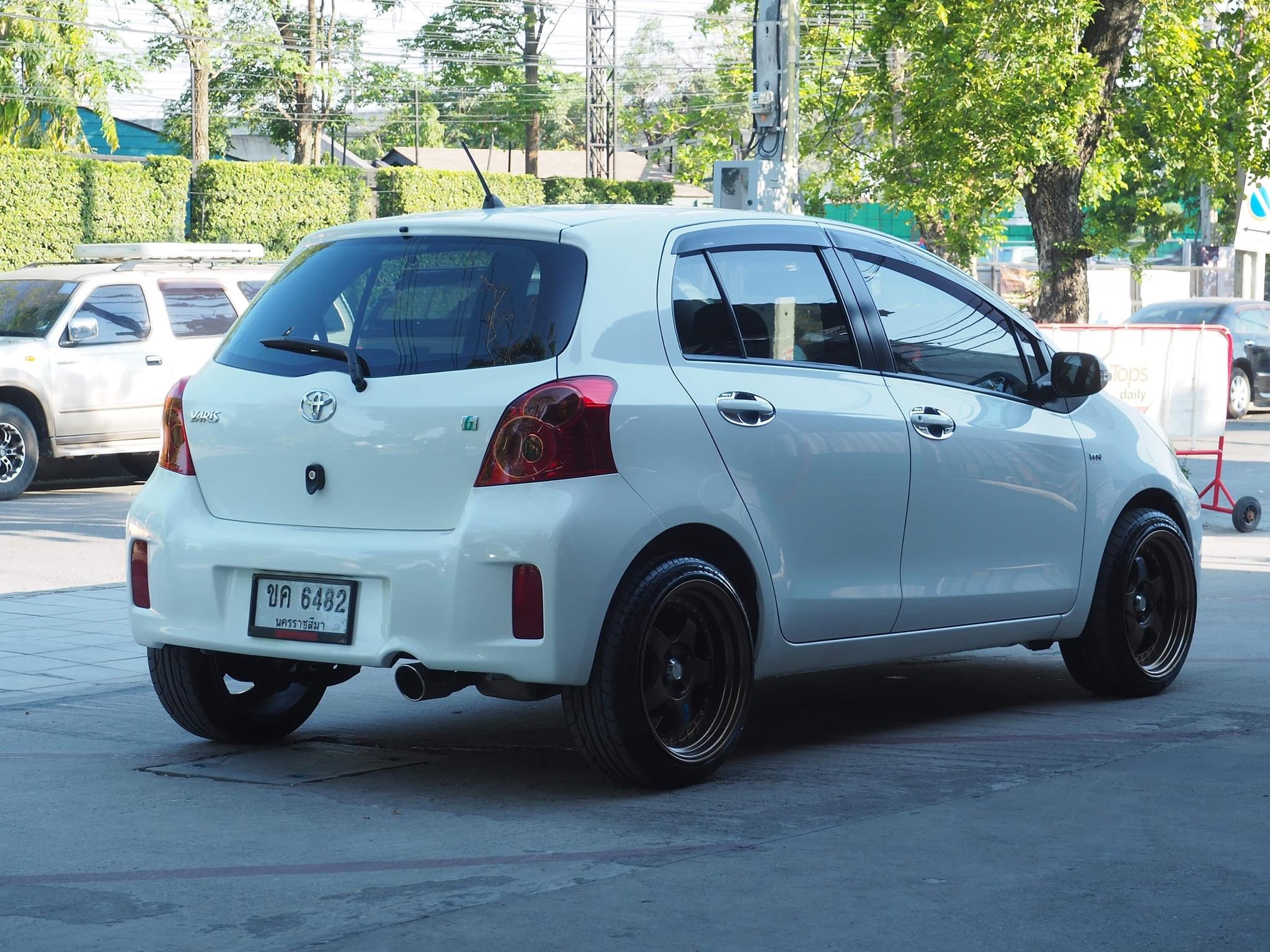 Toyota Yaris ปี 2013 สีขาว