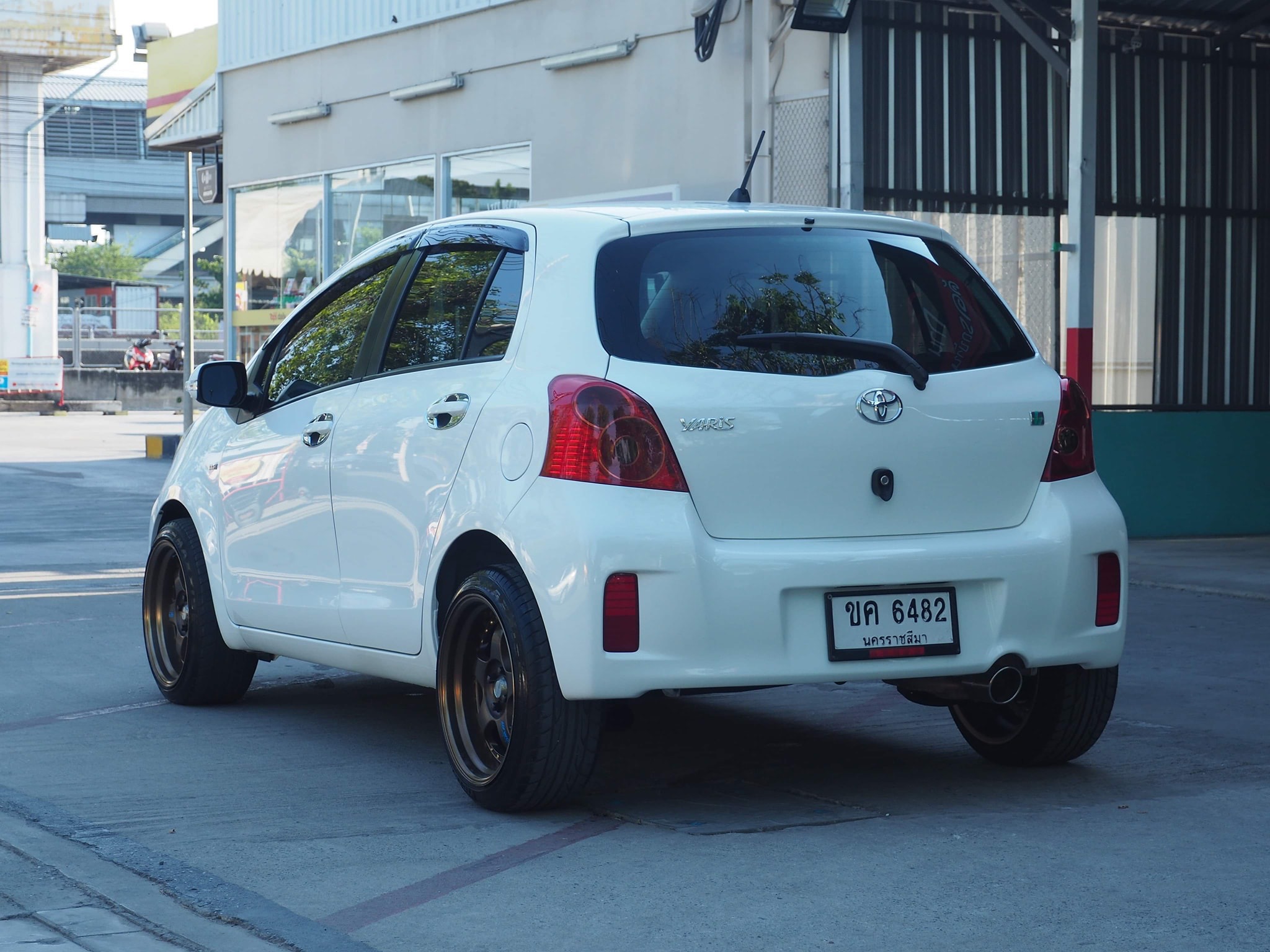 Toyota Yaris ปี 2013 สีขาว