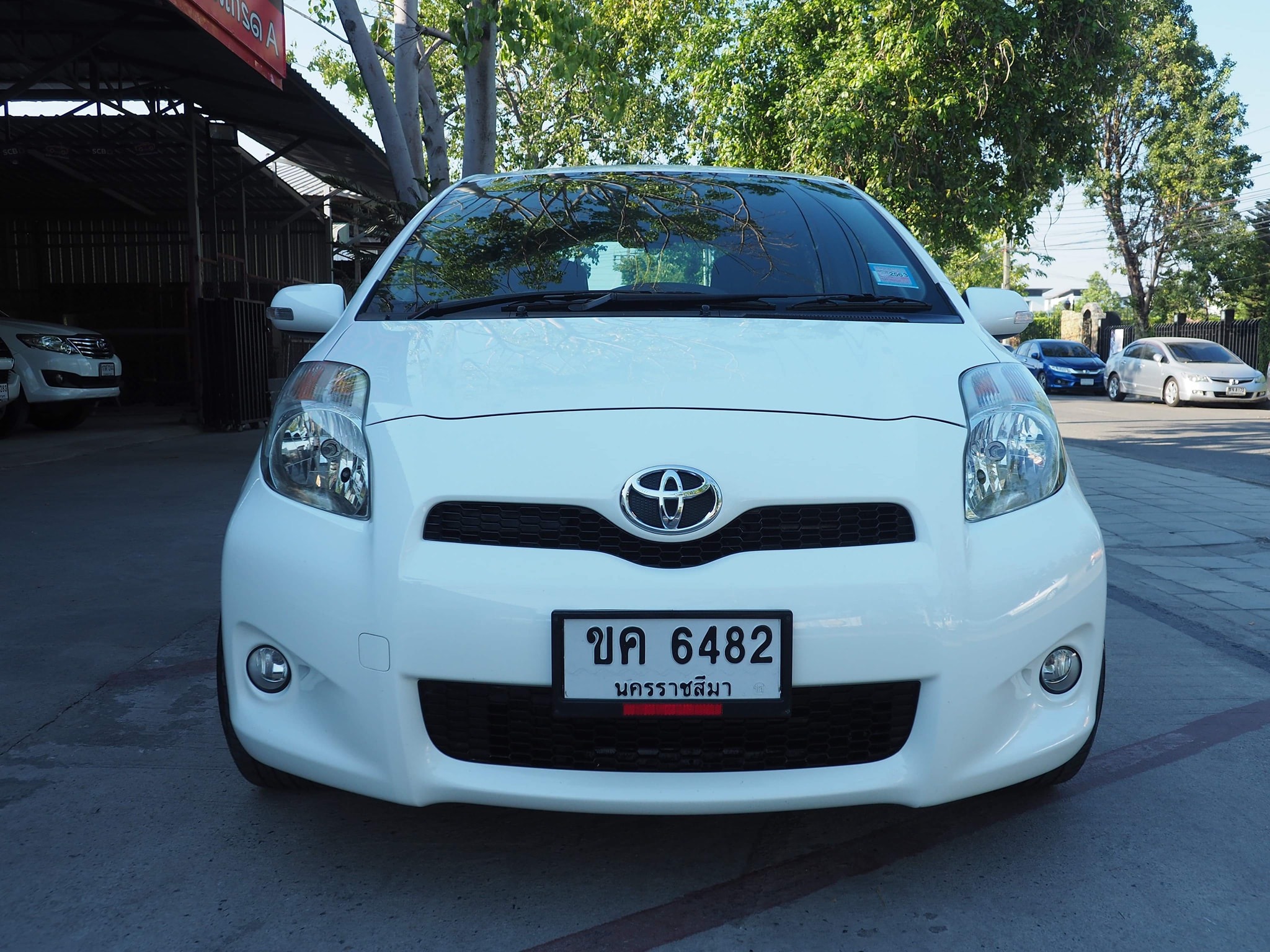 Toyota Yaris ปี 2013 สีขาว