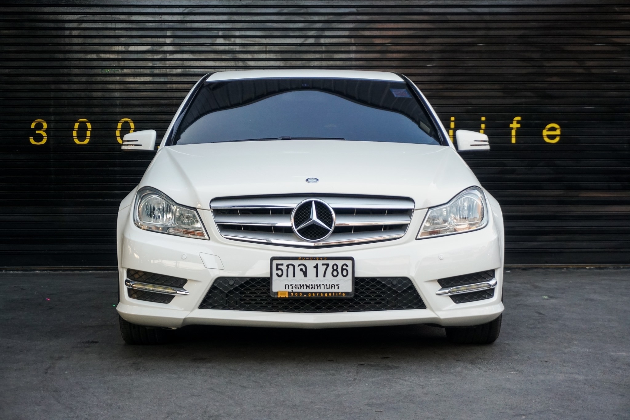 Mercedes-Benz C-Class W204 C200 ปี 2013 สีขาว