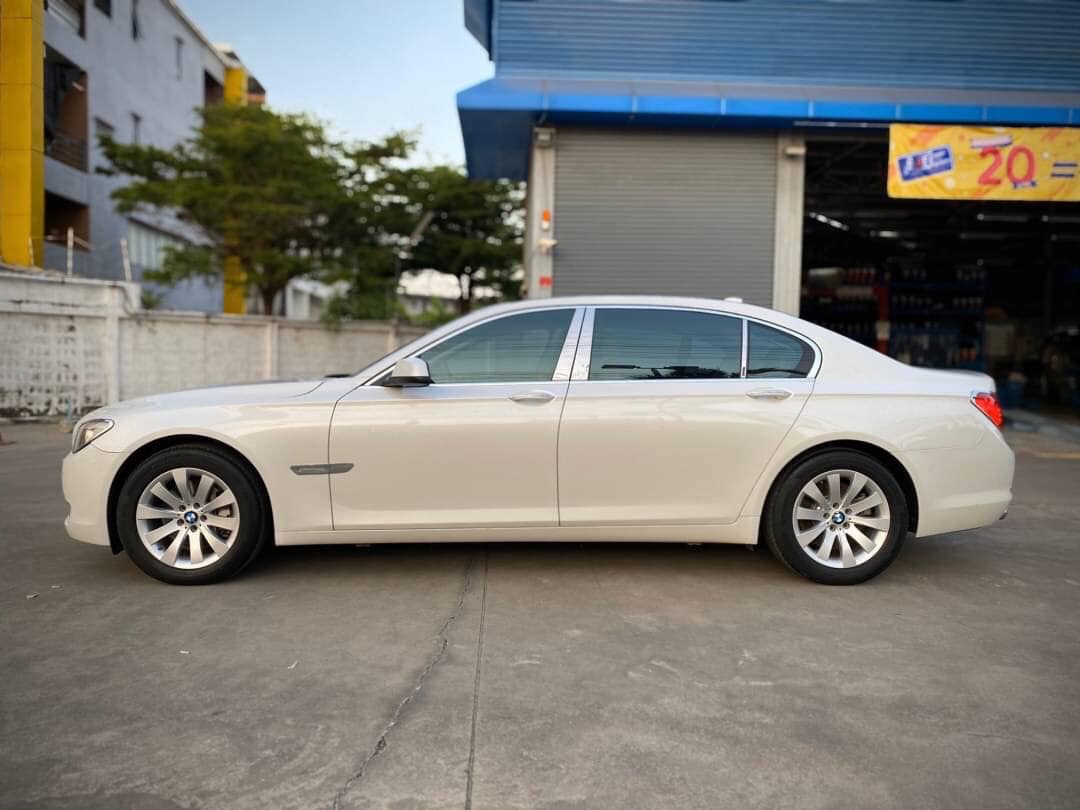 BMW 7 Series Gen5 F01 730Ld ปี 2012 สีขาว