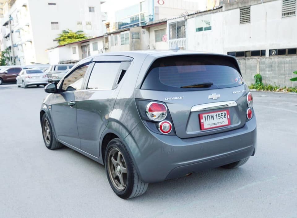 Chevrolet Sonic โฉม 5 ประตู ปี 2013 สีเทา