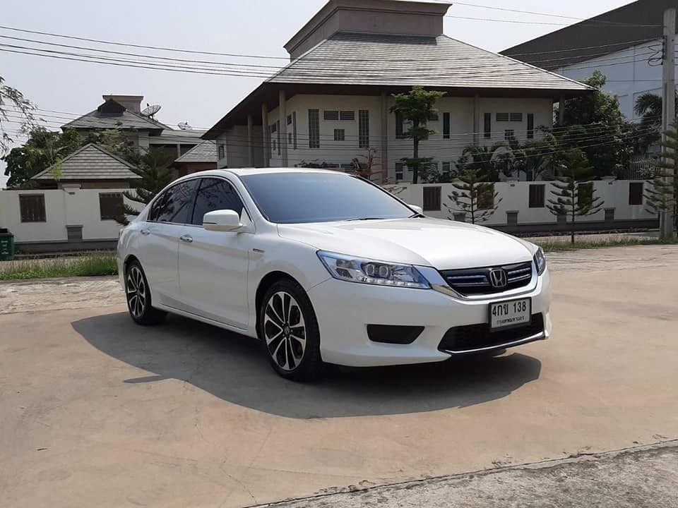 Honda Accord ปี 2015 สีขาว