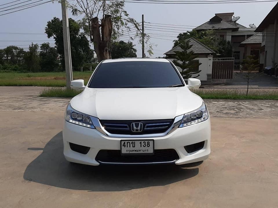 Honda Accord ปี 2015 สีขาว