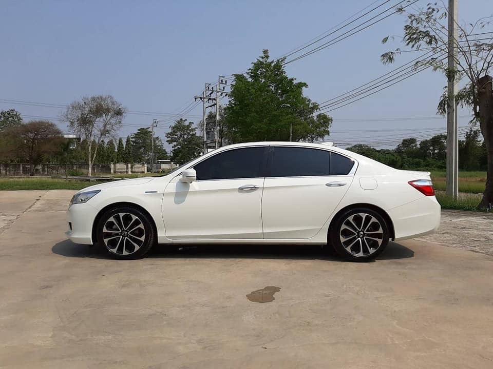 Honda Accord ปี 2015 สีขาว