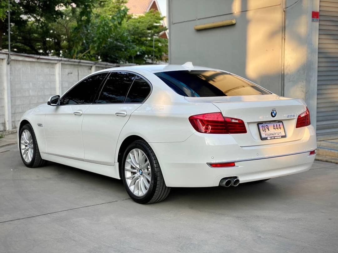 BMW 5 Series F10 528i ปี 2015 สีขาว