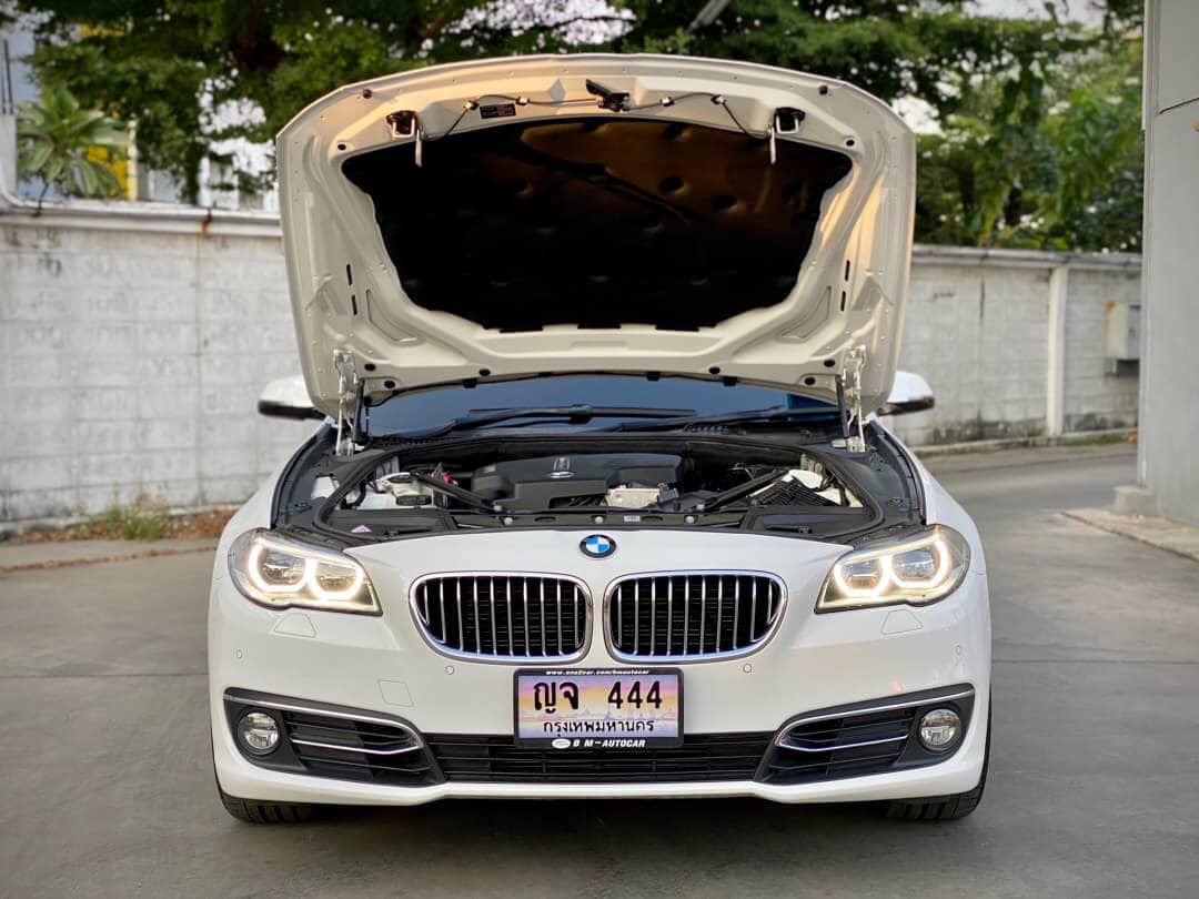 BMW 5 Series F10 528i ปี 2015 สีขาว