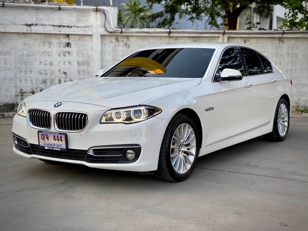 BMW 5 Series F10 528i ปี 2015 สีขาว