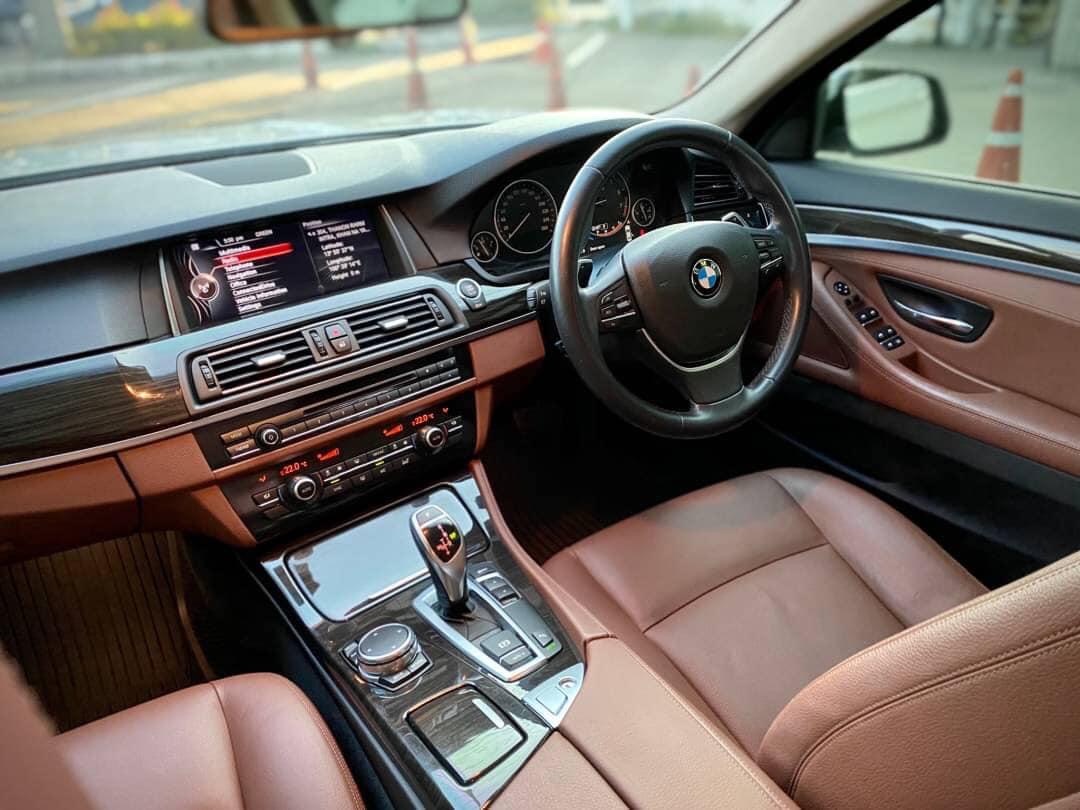 BMW 5 Series F10 528i ปี 2015 สีขาว