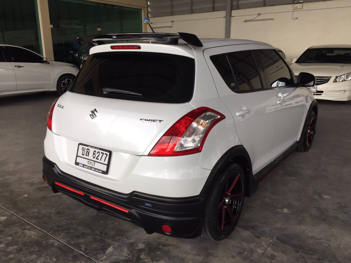 Suzuki Swift ปี 2015 สีขาว